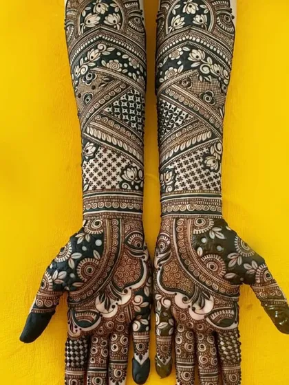 A beautiful example of a well-stained, intricate design. The contrast between the dark henna and the skin highlights the precision of our work.