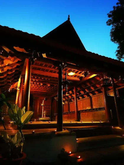 As dusk settles, the historic Aranmula Palace, our reception building, glows with a warm welcome. This 200-year-old wooden marvel is where your journey begins, blending royal heritage with the promise of deep, authentic healing.