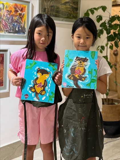 How adorable are these otter paintings? These two sisters joined one of our kids' art sessions and created these wonderful canvases to take home.