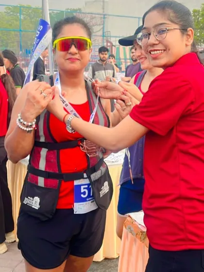 A member receiving her finisher medal. A well-deserved reward for her hard work.