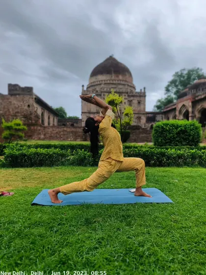 A high lunge with a heart-opening backbend. Practicing outdoors connects you to the vastness of the sky and the grounding energy of the earth.