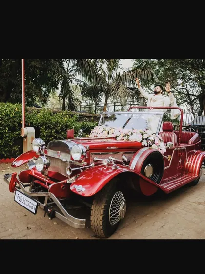 Let's make your entry or exit as unique as you are. I can arrange for special touches like a decorated vintage car, adding a classic, stylish flair to your wedding day and creating unforgettable photo opportunities.