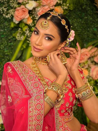 A beautiful soft glam makeup look that feels as good as it looks. We focus on creating a lightweight, breathable base so our brides can enjoy their day in complete comfort.