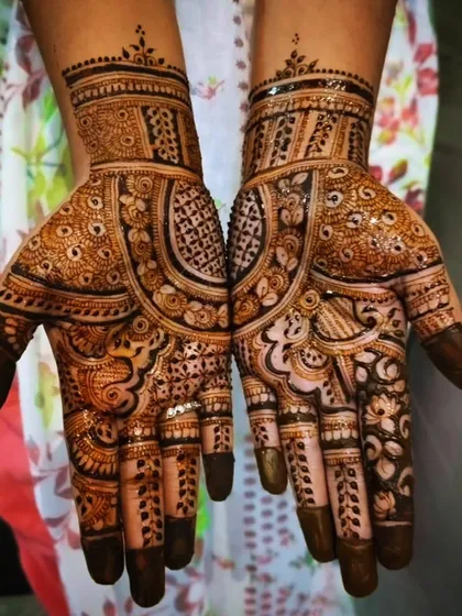 A beautiful and dense design that is perfect for a family member at a wedding. It has the richness of a bridal pattern but on a smaller scale.