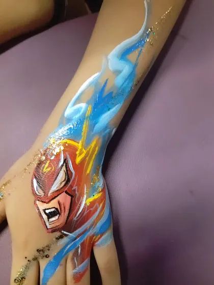 A powerful design of The Flash, with blue lightning effects running up the arm. I use glitter to add a sense of speed and energy to the piece.