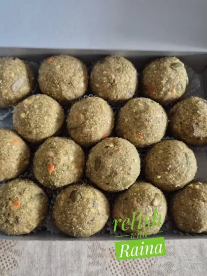 I love when clients trust me to create new combinations, like these Sattu Makhana Laddoos with seeds and less sugar.