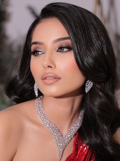 A close-up on pure Hollywood glamour. This cocktail look features a classic smokey eye, perfectly sculpted brows, and a glossy nude lip for ultimate sophistication.