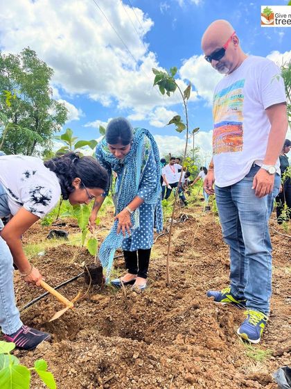 Teamwork makes the dream work. EXL volunteers working together to prepare the ground and plant saplings in Pune.
