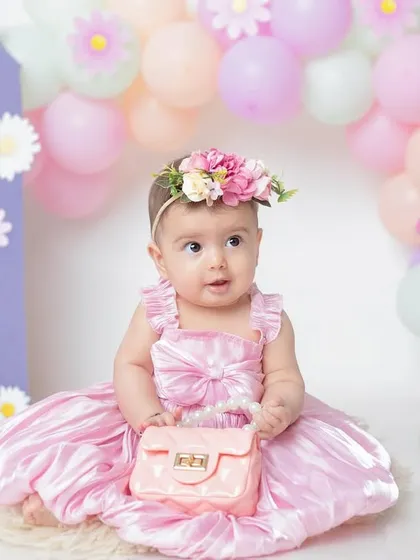 A little fashionista in the making! Adding a small prop like a purse can make for such an adorable and playful photo.