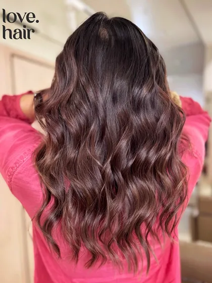 The back view of this multi-tonal brunette balayage, showing off the long, healthy waves.