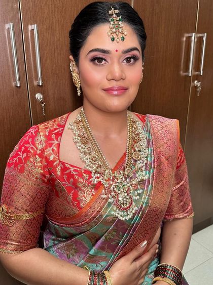 A happy and glowing bride. The focus is on luminous skin and eyes that sparkle, perfect for the celebratory mood of the Pellikuthuru.