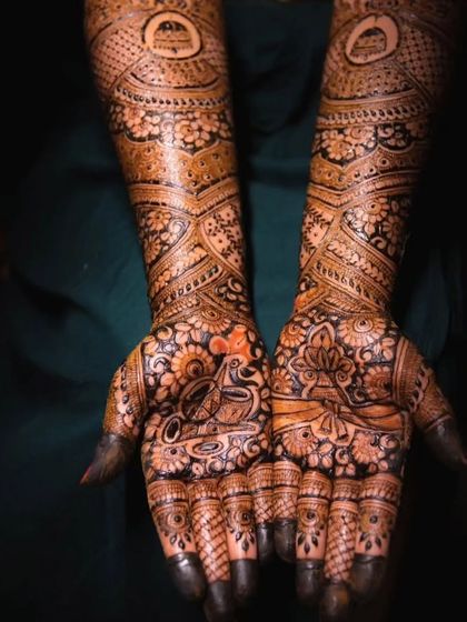 A classic Karwa Chauth design featuring the traditional sieve and diya. The surrounding floral patterns make it look so full and festive.