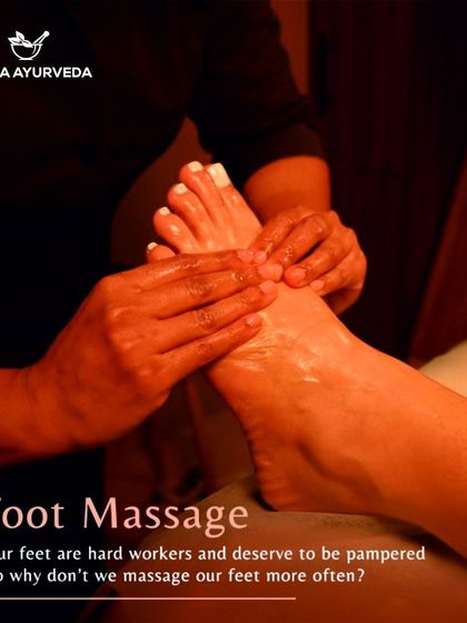 Our feet are hard workers and deserve to be pampered. This soothing Padabhyanga foot massage uses warm oils to revitalize the entire body by stimulating nerve endings in the feet.