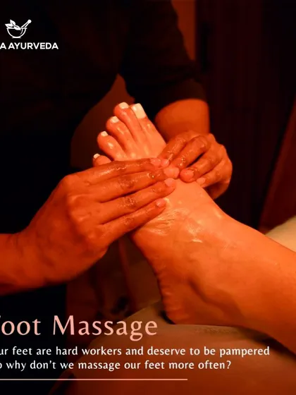 Our feet are hard workers and deserve to be pampered. This soothing Padabhyanga foot massage uses warm oils to revitalize the entire body by stimulating nerve endings in the feet.