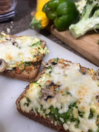 A healthy and tasty crispy toast made with a ragi loaf. I top it with grated broccoli, chopped zucchini, capsicum, boiled mushrooms, and low-fat cheese for a nutrient-dense and satisfying meal.