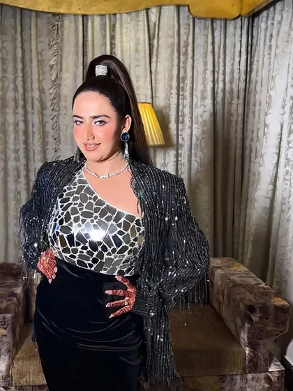 Another view of the slaying top knot trend. This high ponytail is super sleek and perfect for a modern, edgy look for a cocktail night.