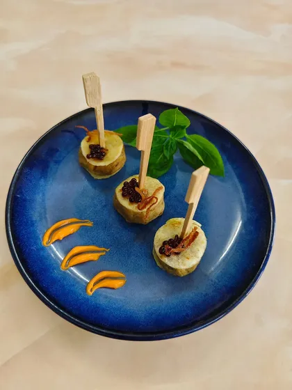 When hearty meets indulgent, you get silky haleem scooped up with soft, saffron-kissed sheermal. A truly regal appetizer.