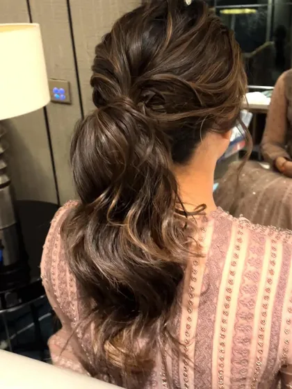A close-up of the messy ponytail, a perfect style for a relaxed yet stylish look.
