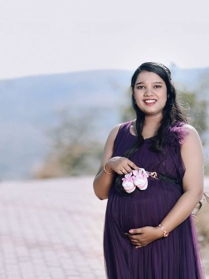 A simple and sweet outdoor maternity photo. This purple A-line gown is a comfortable and elegant choice, perfect for capturing the happiness of expecting a new arrival.