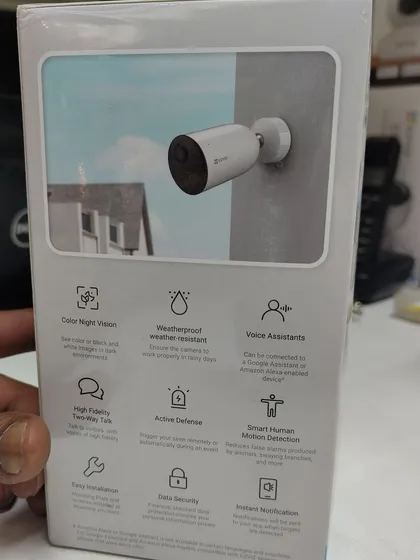 More features of the EZVIZ CB3 battery camera, including its weatherproof design, active defense siren, and smart human motion detection.