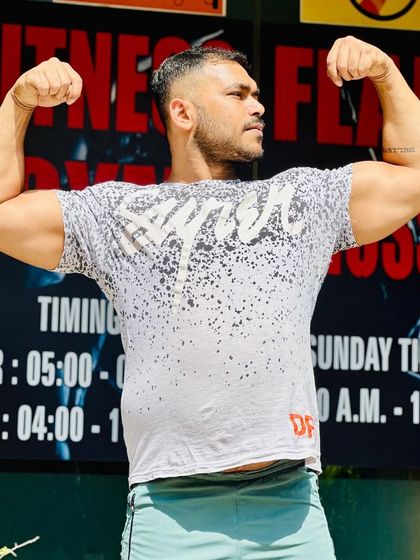 Flexing outdoors, post-workout. The pump is a good indicator of an effective training session.