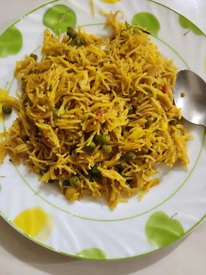 A plate of vegetable vermicelli, a quick and light meal option that is both delicious and healthy.