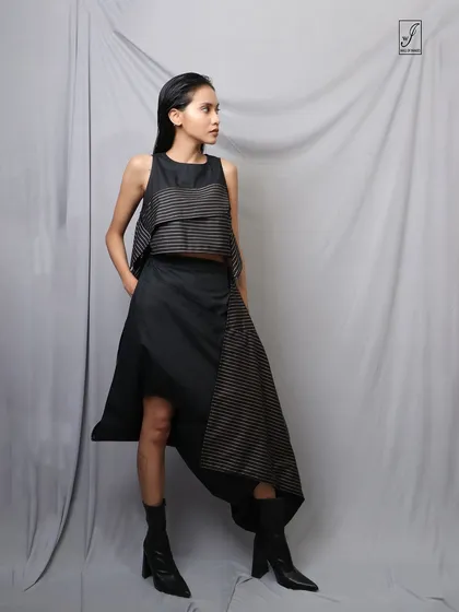 A thoughtful, off-camera glance adds a narrative quality to this high-fashion studio portrait.