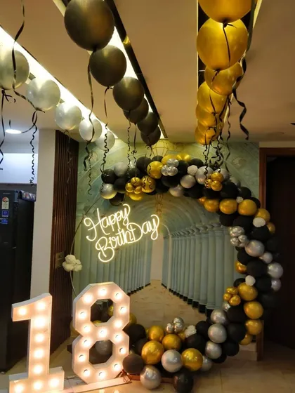 The setup looks fantastic from every angle, ensuring great photos no matter where you stand. The hanging ribbons from the ceiling balloons add movement and fun.