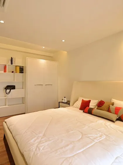 In this 4000 sq. ft. showflat, the all-white palette is a spatial strategy. By keeping the guest bedroom minimal and pristine, the room feels significantly larger, brighter, and more inviting, showcasing a timeless and elegant aesthetic.