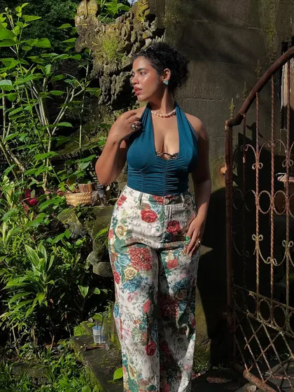 Another beautiful shot in the golden hour light. I always advise my clients on the best colors to wear for photos depending on their destination.