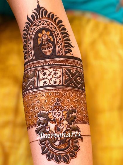 An arm band dedicated to Lord Ganesha, a symbol of good beginnings.