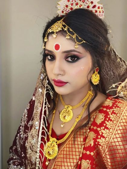 This image captures the classic beauty of a Bengali bride, with a focus on her expressive eyes.