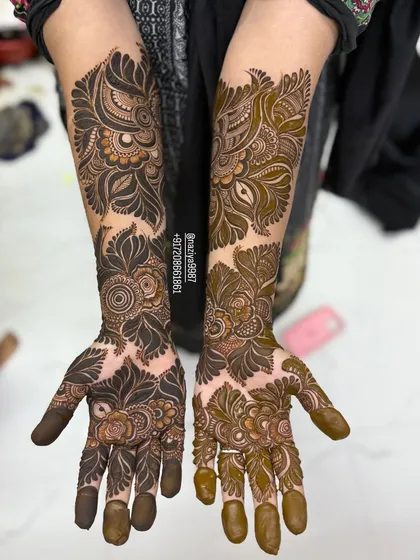 A striking Arabic-style design. The use of negative space and bold, flowing patterns makes this style very eye-catching.