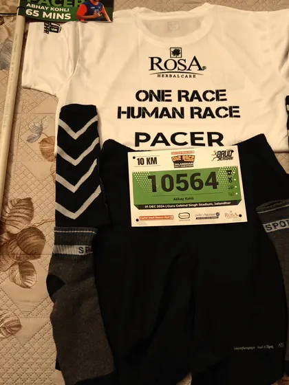 A flat-lay of the race kit for the Daud Jalandhar run. Being prepared is key to a successful race.