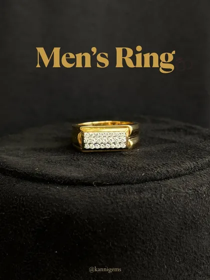 This men's ring brings together the brilliance of diamonds and the richness of gold in a design that is bold without being loud. With clean lines and a powerful finish, it is a statement of style and a mark of intent.