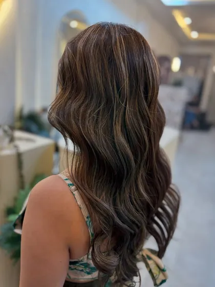 The seamless blend of tones in this global colour and highlights service is simply stunning. The hair looks vibrant and full of life.
