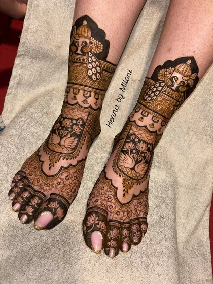 Bridal mehendi isn't just for hands. This is a full bridal foot design with elegant swan and peacock figures, ensuring every detail is perfect from head to toe for your special day.