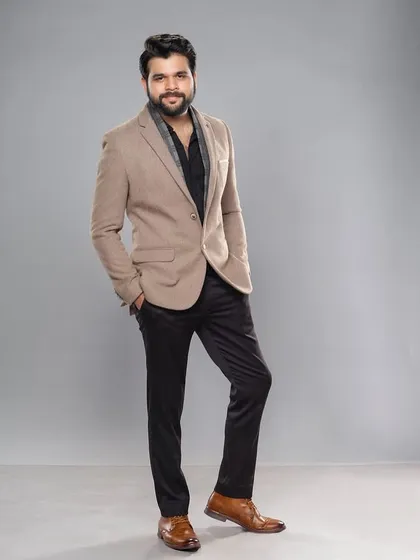 This full-length shot showcases the complete red carpet styling for Kshitish Date, from the tailored blazer to the polished leather shoes.
