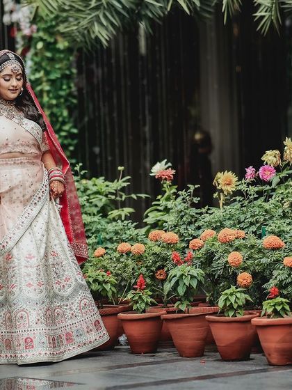 Somesh Chaurasiya - Wedding Photography & Cinematography The Radiant Bride: Solo Portraits photo 31