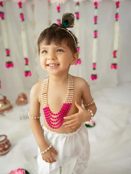 The pure, unfiltered joy of childhood. This little one's infectious smile during his Little Krishna themed session is a perfect example of how I create a fun, comfortable space for your child's personality to shine.