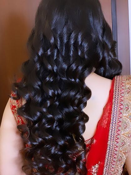 A close-up of perfectly defined, glossy curls for a reception, showing the health and shine of the hair.