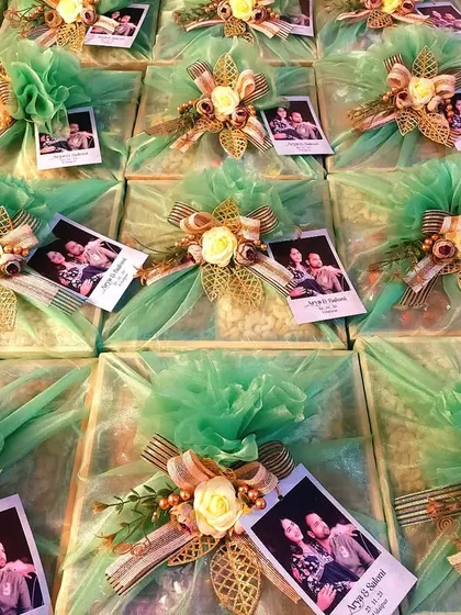 These wedding favors are ready to go. Each gift is elegantly wrapped and includes a personalized polaroid tag of the couple, making it a sweet and memorable thank you for every guest.