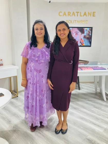 It was a pleasure to conduct a makeup masterclass for the wonderful team at Caratlane. This is an example of the fun and informative group workshops I offer for corporate teams, friends, or family.