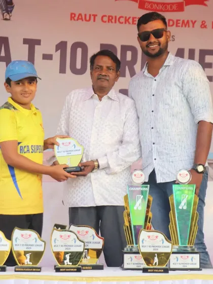 Awarding the Best Batsman in the senior/U-14 category. Scoring runs consistently under pressure is a skill we value highly.