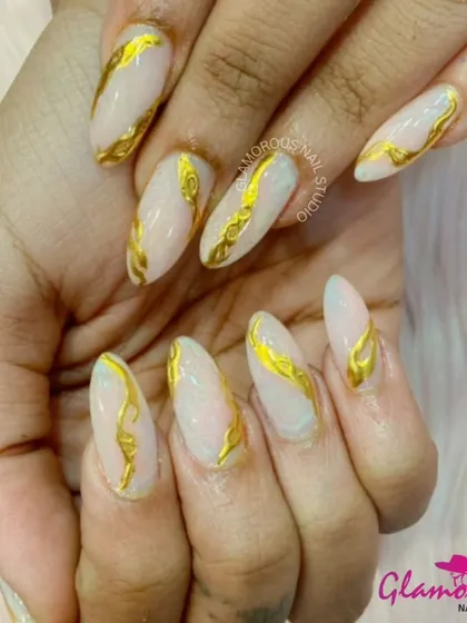 A truly artistic design with a luxurious feel. On a milky white base, we hand-painted abstract swirls of liquid gold, creating a look that is reminiscent of modern art.