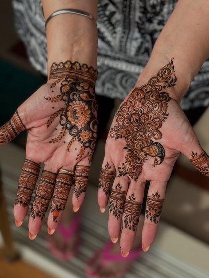 A different perspective of this unique and artistic mehendi.