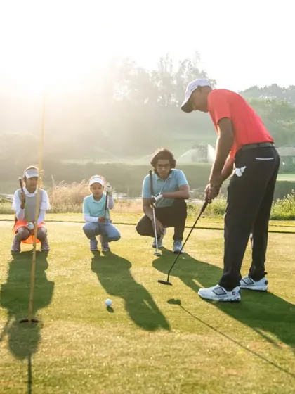 A group of young learners watches as our coach demonstrates proper putting technique. Our summer camps are a great way for kids to learn golf in a supportive group setting.