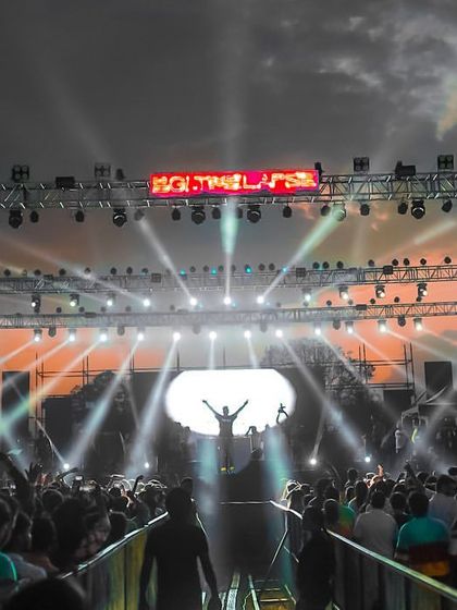 Festival & College Crowds photo 18