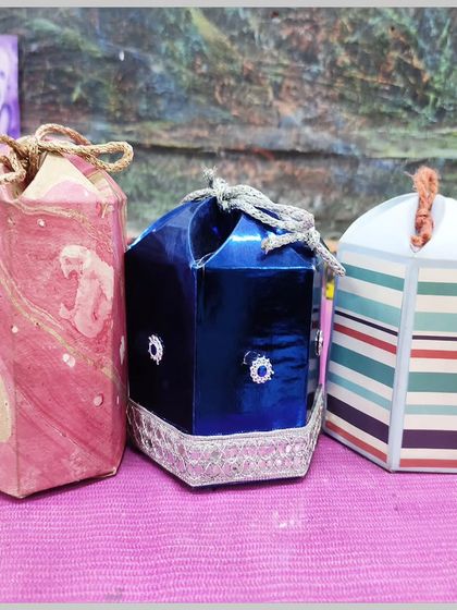 A collection of creative gift wrapping and packaging ideas. Our classes teach you how to make your presents stand out with handmade boxes and beautiful wrapping techniques.