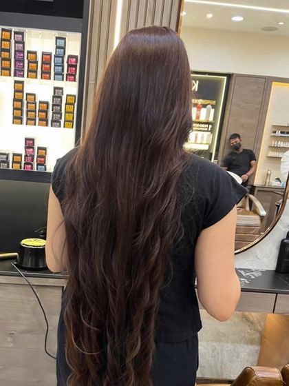 The "before" shot of very long hair, ready for a fresh global color application.